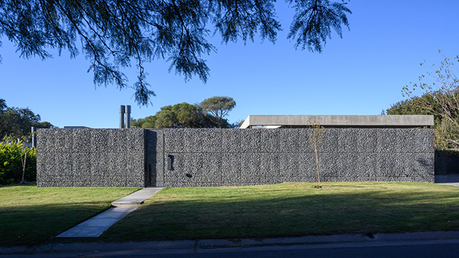 Gavión House by AR Arquitectos