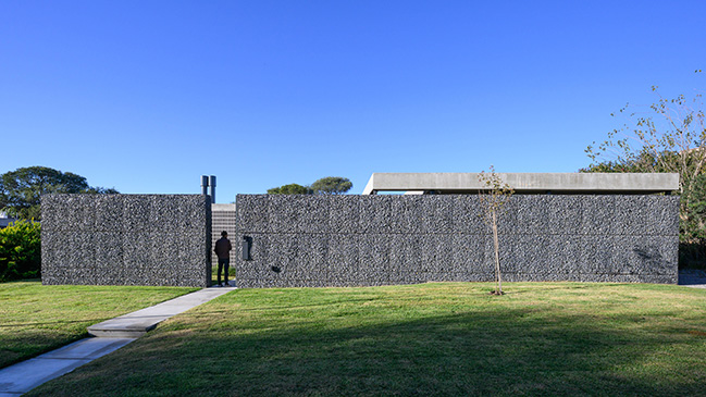 Gavión House by AR Arquitectos