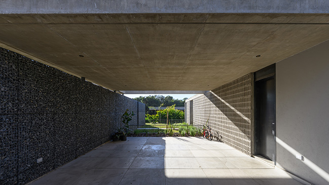 Gavión House by AR Arquitectos