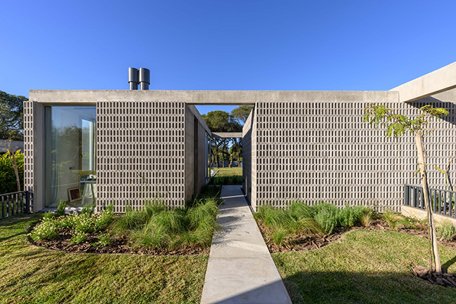 Gavión House by AR Arquitectos