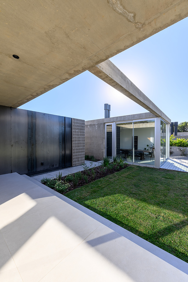 Gavión House by AR Arquitectos