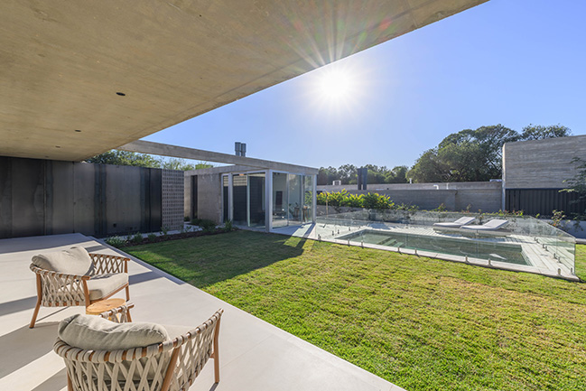 Gavión House by AR Arquitectos
