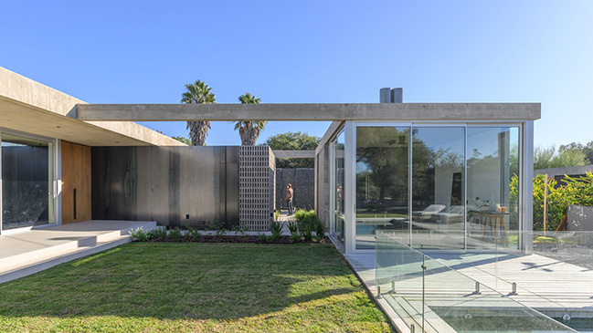Gavión House by AR Arquitectos
