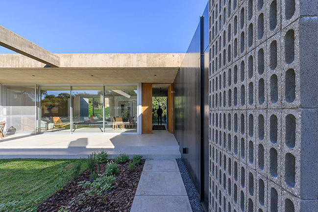 Gavión House by AR Arquitectos