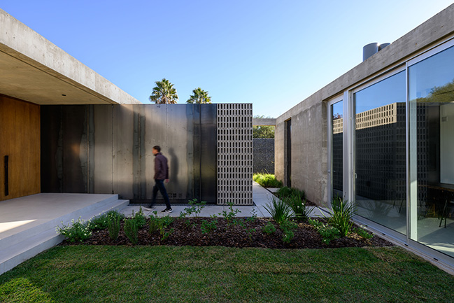 Gavión House by AR Arquitectos