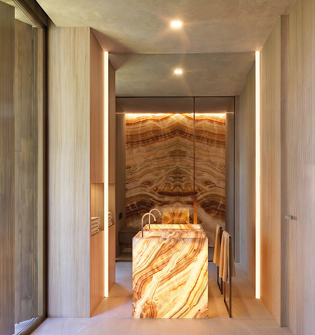 House in Algarve by Ramón Esteve Estudio