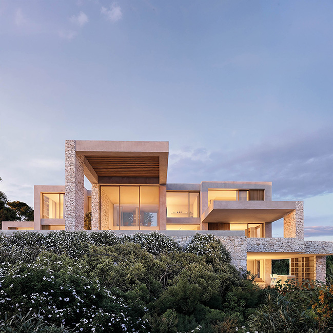 House in Algarve by Ramón Esteve Estudio