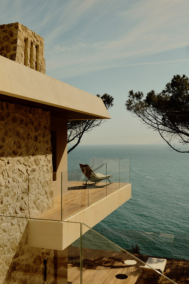 Pierattelli Architetture Turns a 1950s Tuscan Coast Residence Into a Modern Nautical Masterpiece
