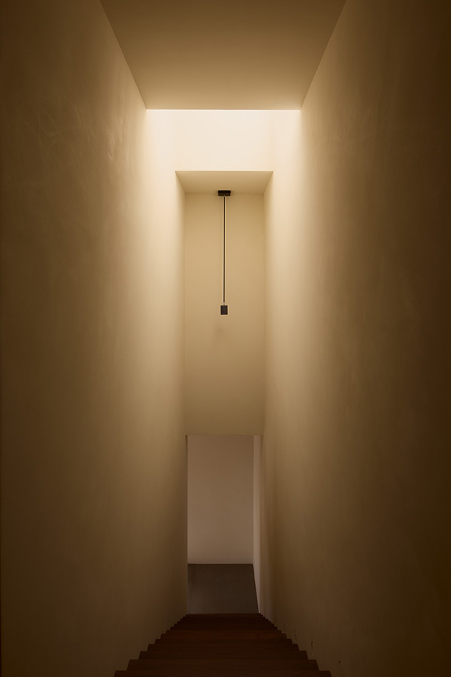 Pierattelli Architetture Turns a 1950s Tuscan Coast Residence Into a Modern Nautical Masterpiece