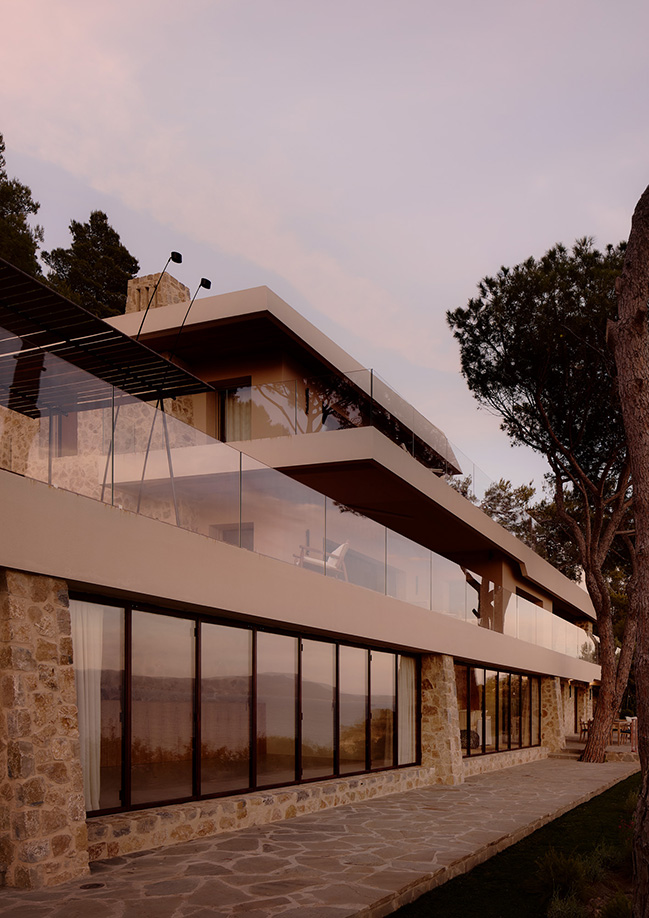 Pierattelli Architetture Turns a 1950s Tuscan Coast Residence Into a Modern Nautical Masterpiece