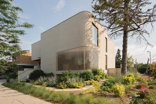 Japanese-Inspired Minimalist House in Montreal / MU Architecture