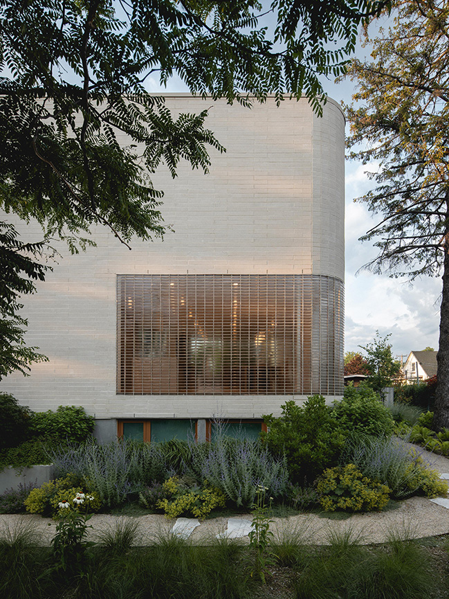 Japanese-Inspired Minimalist House in Montreal / MU Architecture