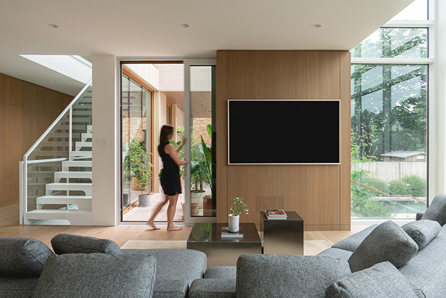 Japanese-Inspired Minimalist House in Montreal / MU Architecture