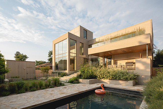 Japanese-Inspired Minimalist House in Montreal / MU Architecture