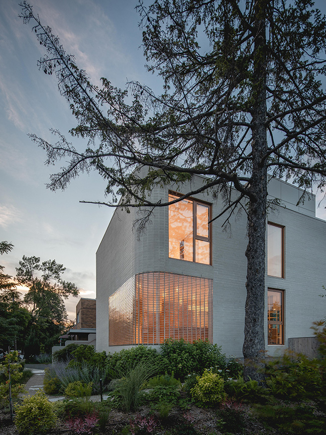Japanese-Inspired Minimalist House in Montreal / MU Architecture