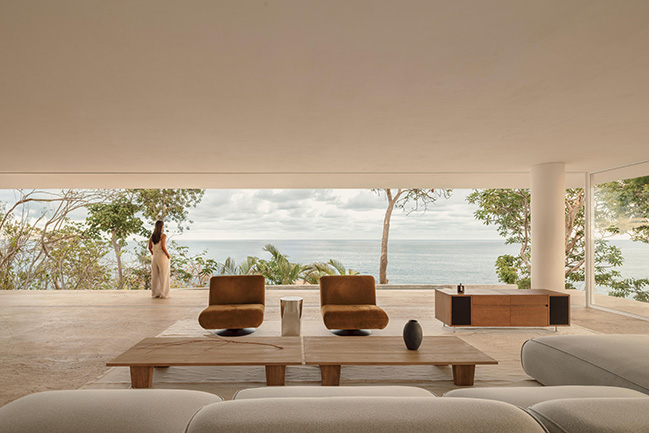 Minimalist Architecture in Dialogue with Nature / HW Studio