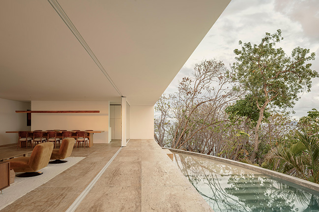 Minimalist Architecture in Dialogue with Nature / HW Studio