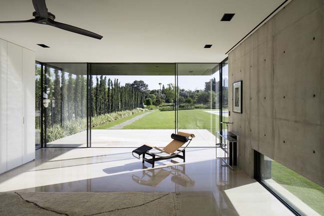 Luxury concrete house by de Lange design